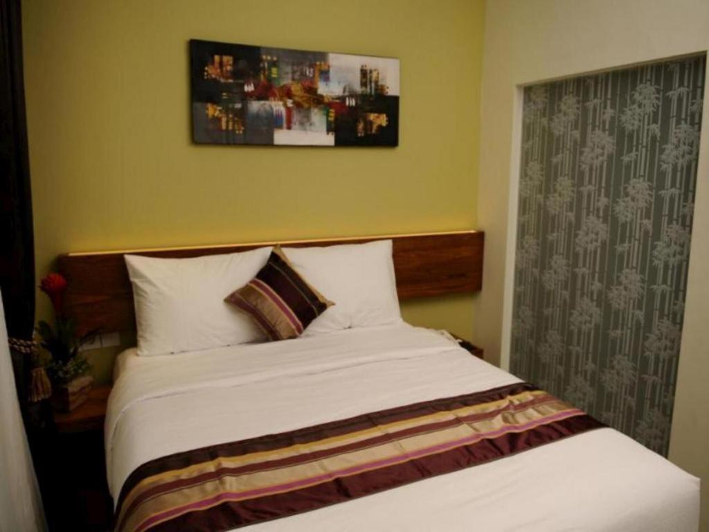 Biz Boulevard Hotel Manado Exterior photo
