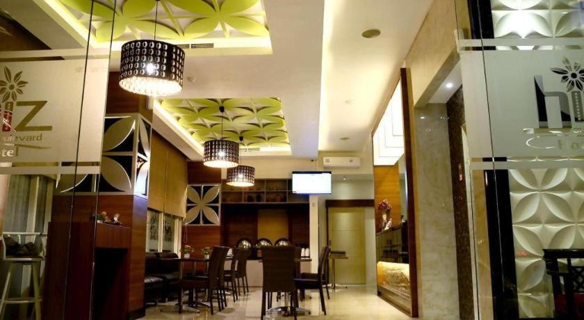 Biz Boulevard Hotel Manado Exterior photo